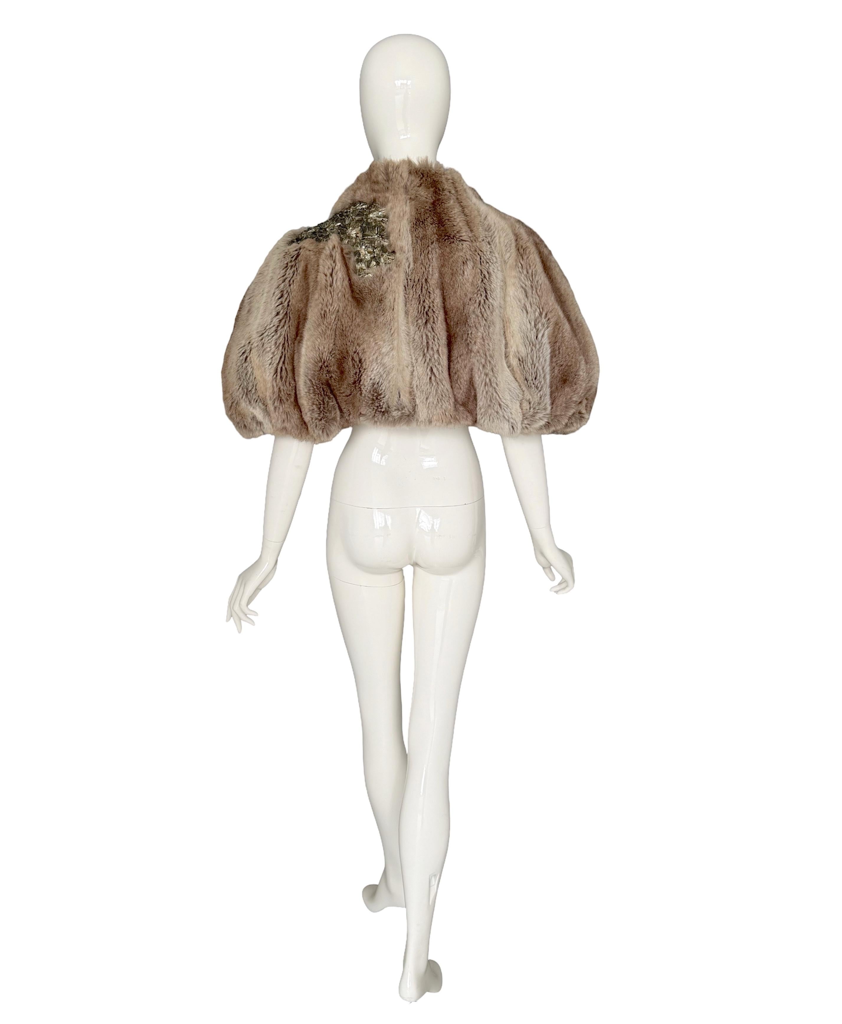 Cappello in pelliccia sintetica impreziosito Chloé by Stella McCartney Autunno Inverno 2001 in vendita 11