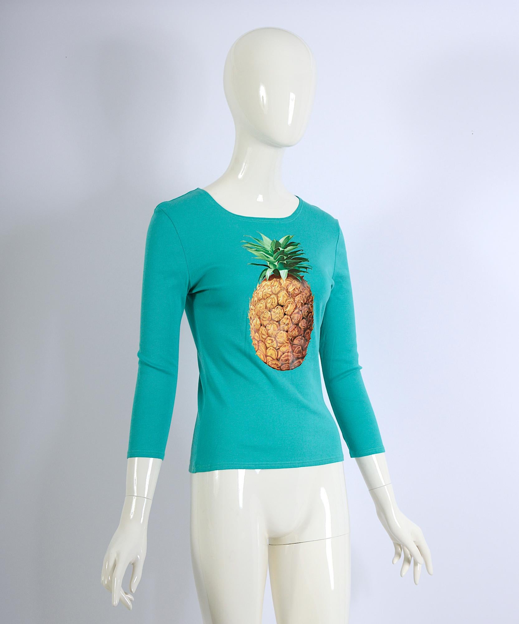 Iconic and collectible Chloé from the Stella McCartney-era pineapple graphic long sleeved 100% cotton t-shirt with a scooped neck. Sleeves are a little bit longer than a 3/4 length. In excellent condition, size tag M
Measurements that are taken