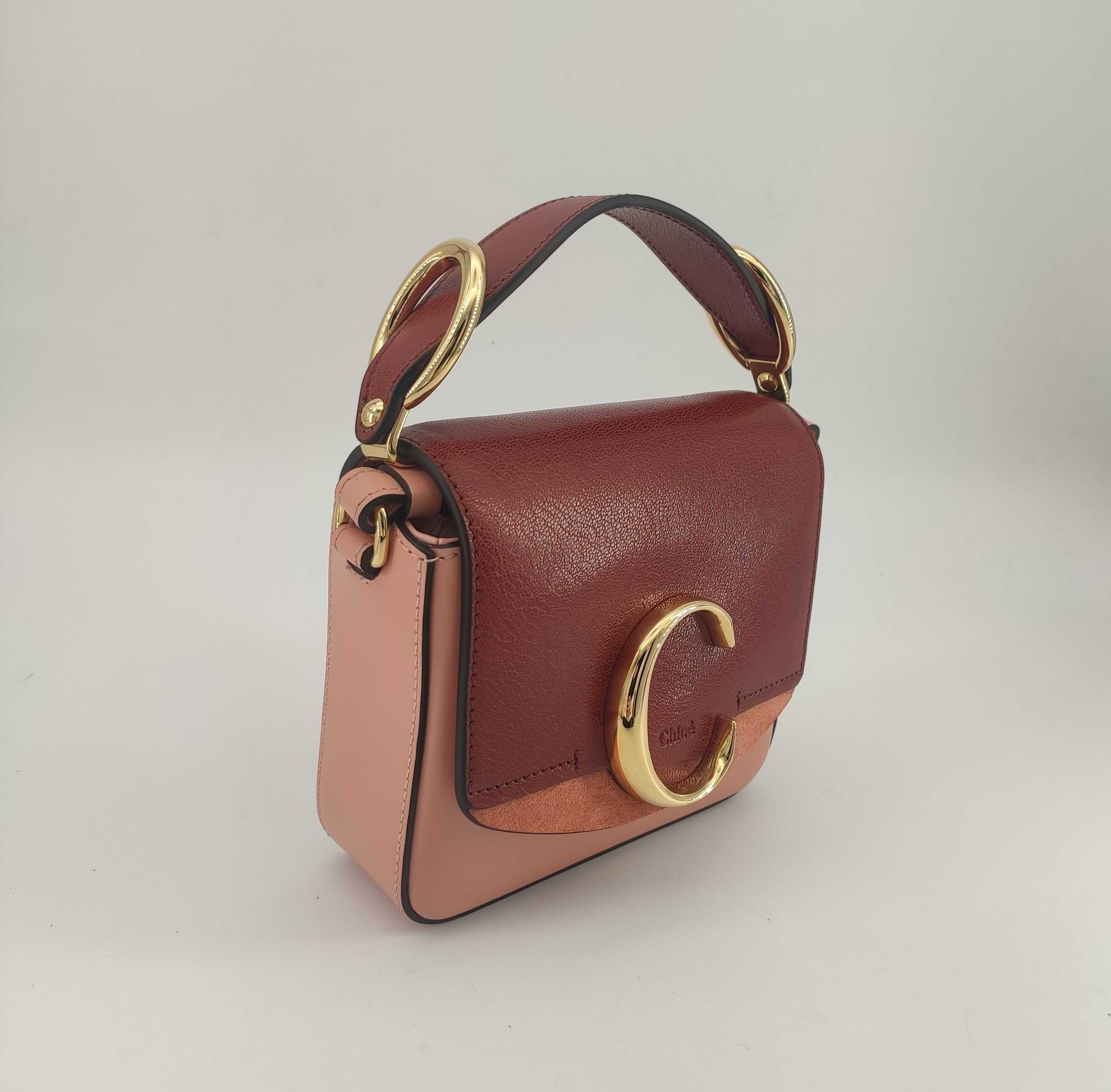 - Designer: CHLOÉ
- Model: C bag
- Condition: Very good condition. 
- Accessories: Dustbag, Authenticity Card
- Measurements: Width: 16cm, Height: 14cm, Depth: 5cm, Strap: 148cm
- Exterior Material: Leather
- Exterior Color: Red
- Interior Material: