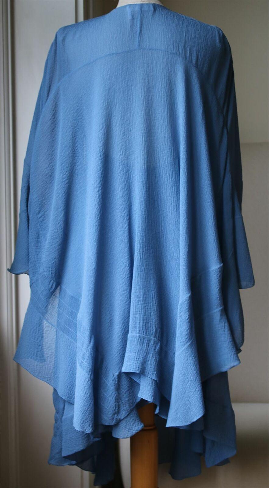 chloe cape