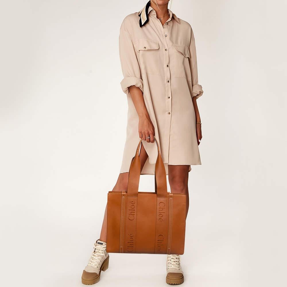Created from high quality materials this tote is enriched with functional and classic elements. It can be carried around conveniently and its interior is perfectly sized to keep your belongings with ease.
