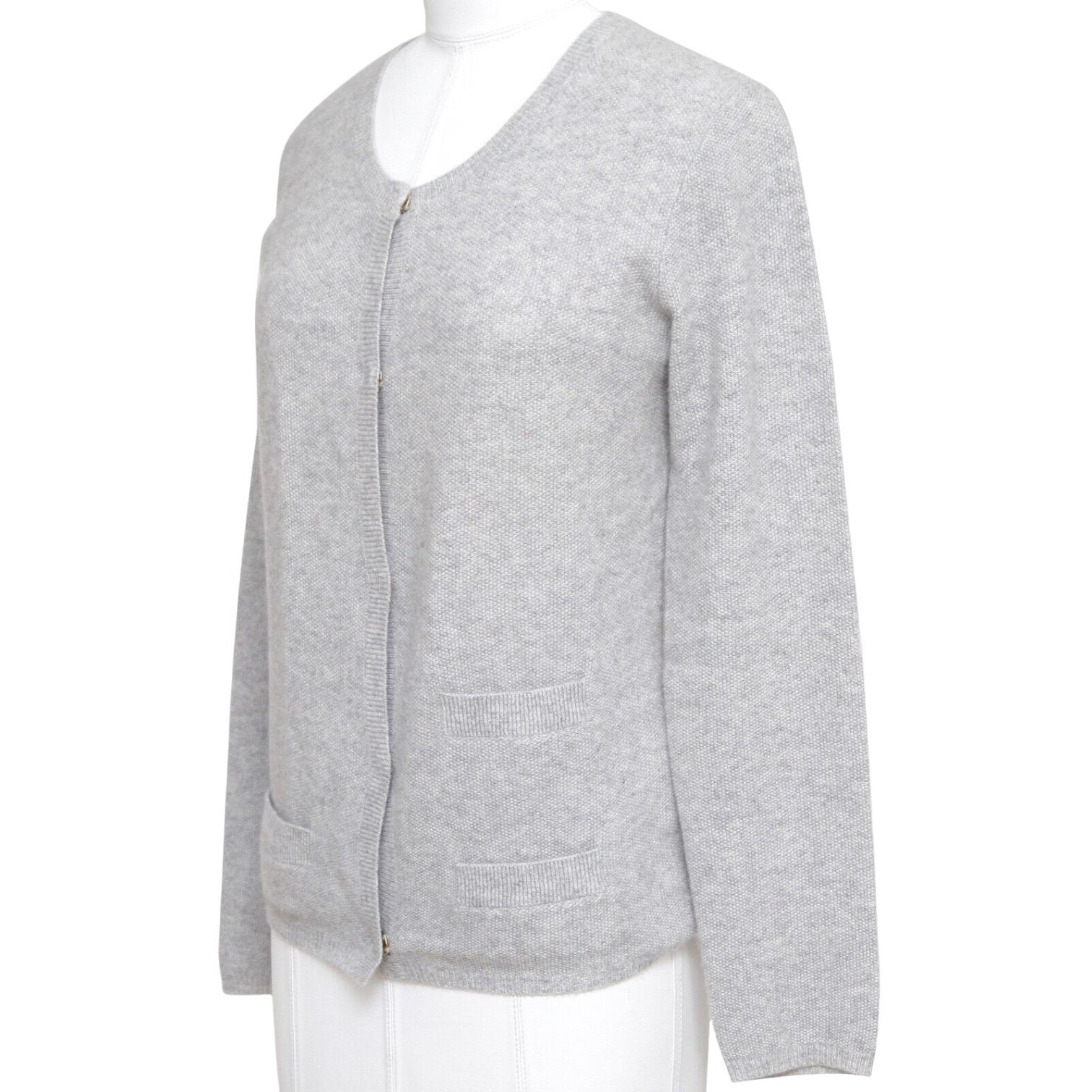 CHLOE Grey Cardigan Sweater Knit Cashmere Long Sleeve Snap Closure Sz XS In Excellent Condition For Sale In Hollywood, FL