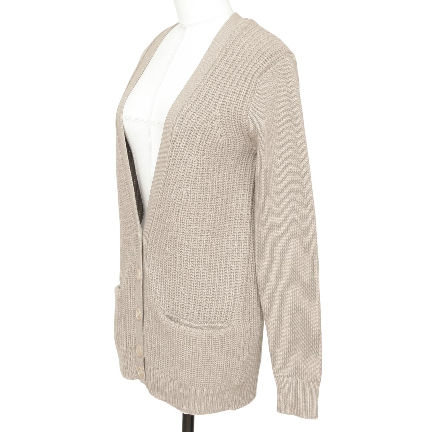 CHLOE Cardigan Sweater Long Sleeve Beige Knit Buttons Pockets Sz XS 2011 $895 In Excellent Condition For Sale In Hollywood, FL