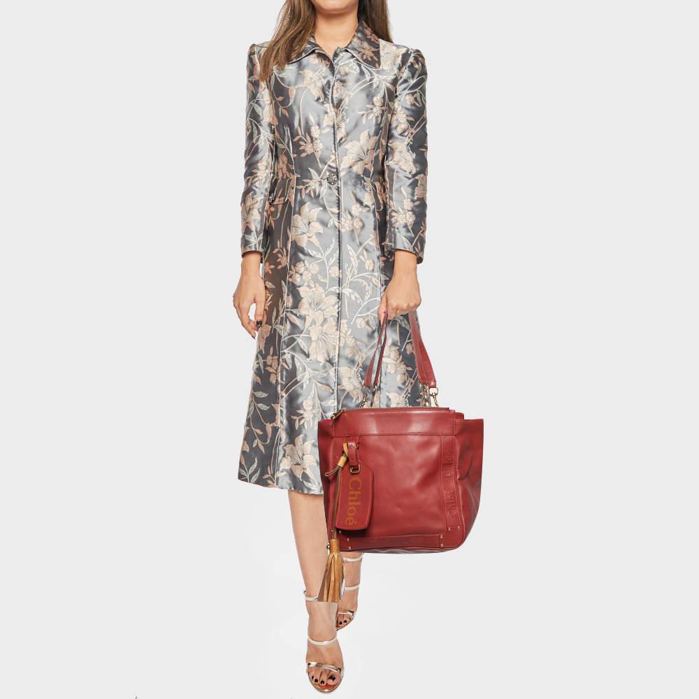 This alluring tote bag for women has been designed to assist you on any day. Convenient to carry and fashionably designed  the tote is cut with skill and sewn into a great shape. It is well equipped to be a reliable accessory.