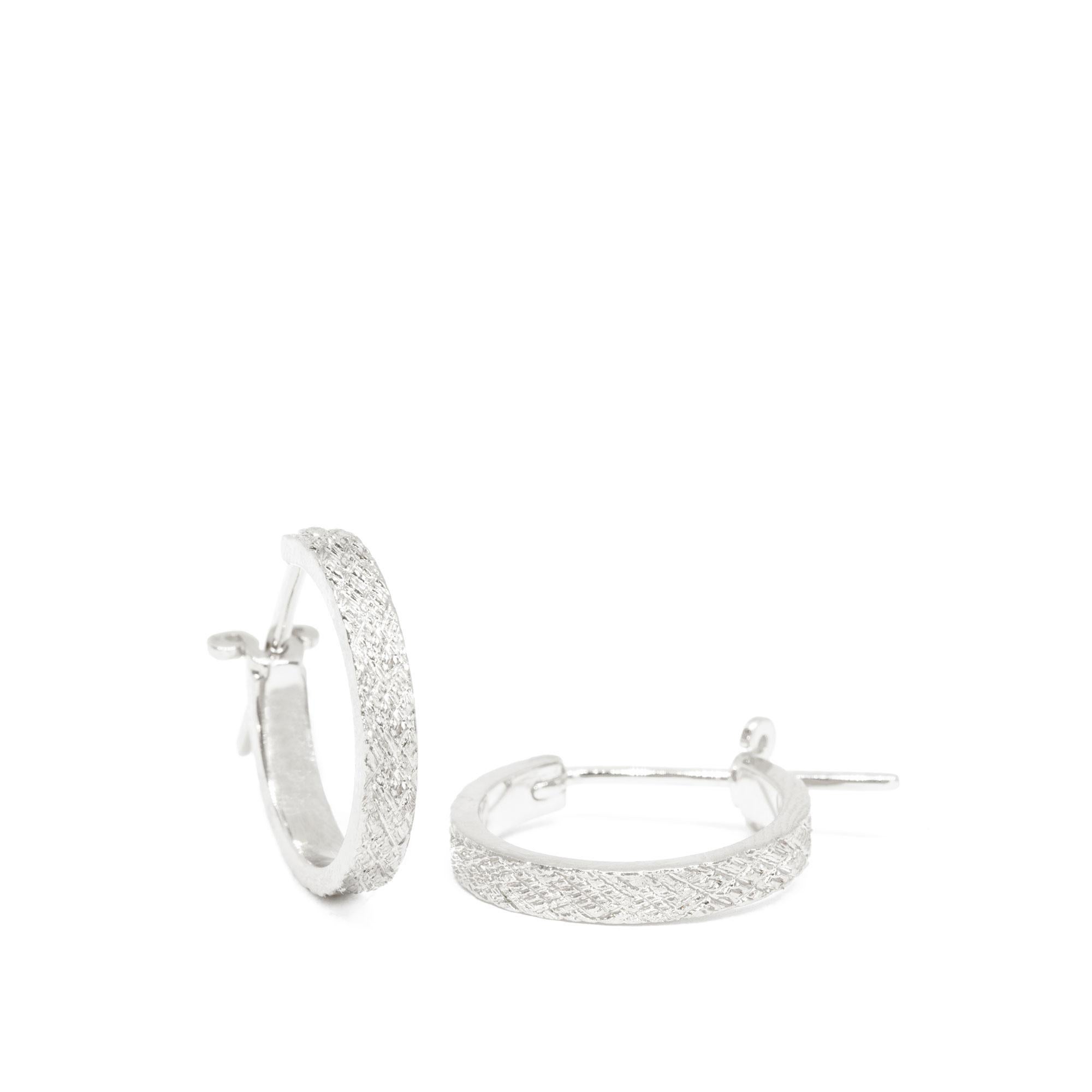 Ein Klassiker von Nina Nguyen zum Sammeln und Schätzen: Unsere Chloe Silver Charms sind mit handgeschliffenem Chrysopras in Silber eingefasst. Sie passen zu allen unseren Reifen und lassen sich gut mit anderen Stilen kombinieren.

Stein Karat: