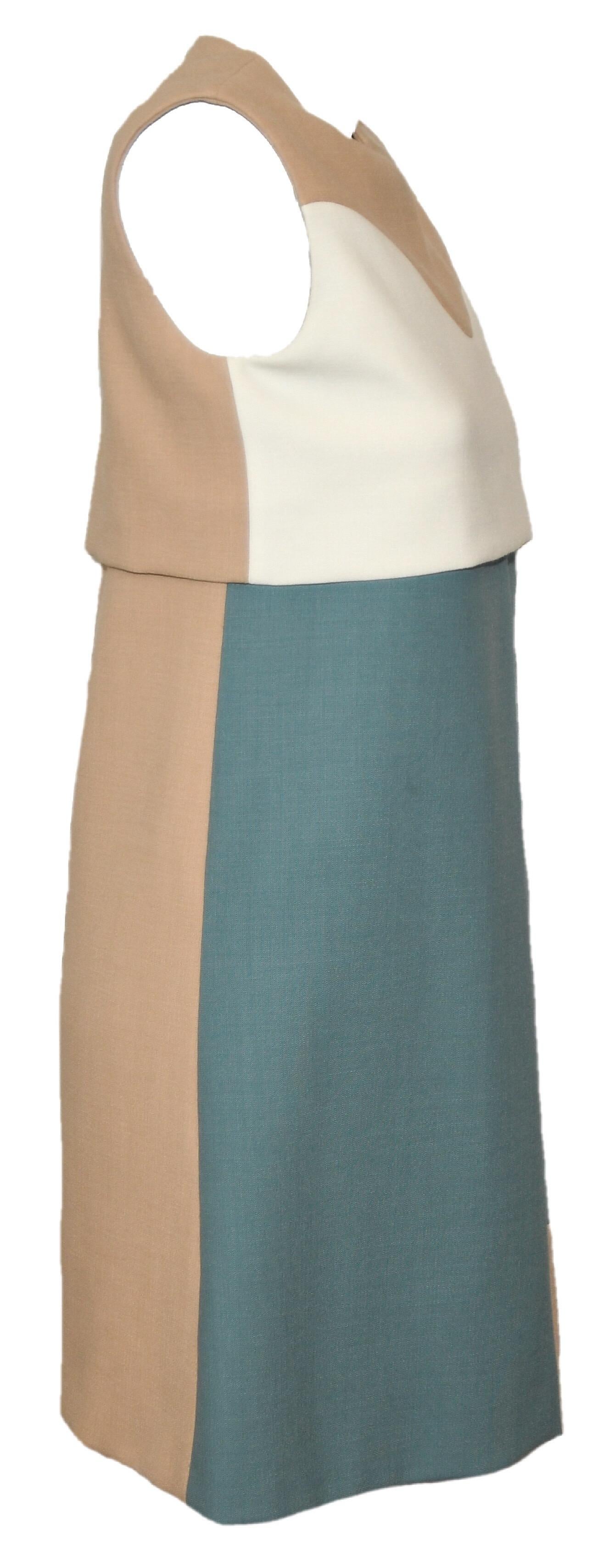 Chloe Color Block White, Tan & Sage Sleeveless Dress With Front Pleat  In Excellent Condition For Sale In Palm Beach, FL