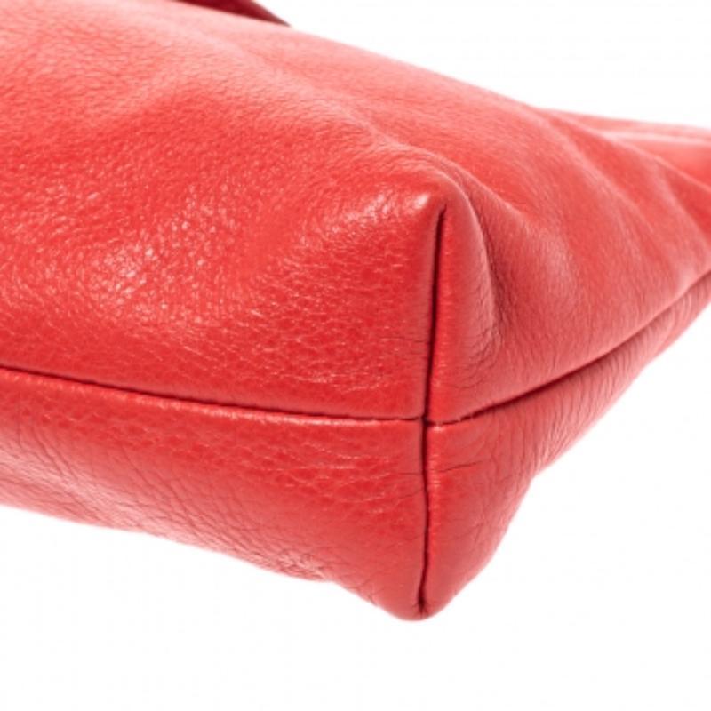 Pochette Chloe con fiocco in pelle arancione corallo in vendita 3