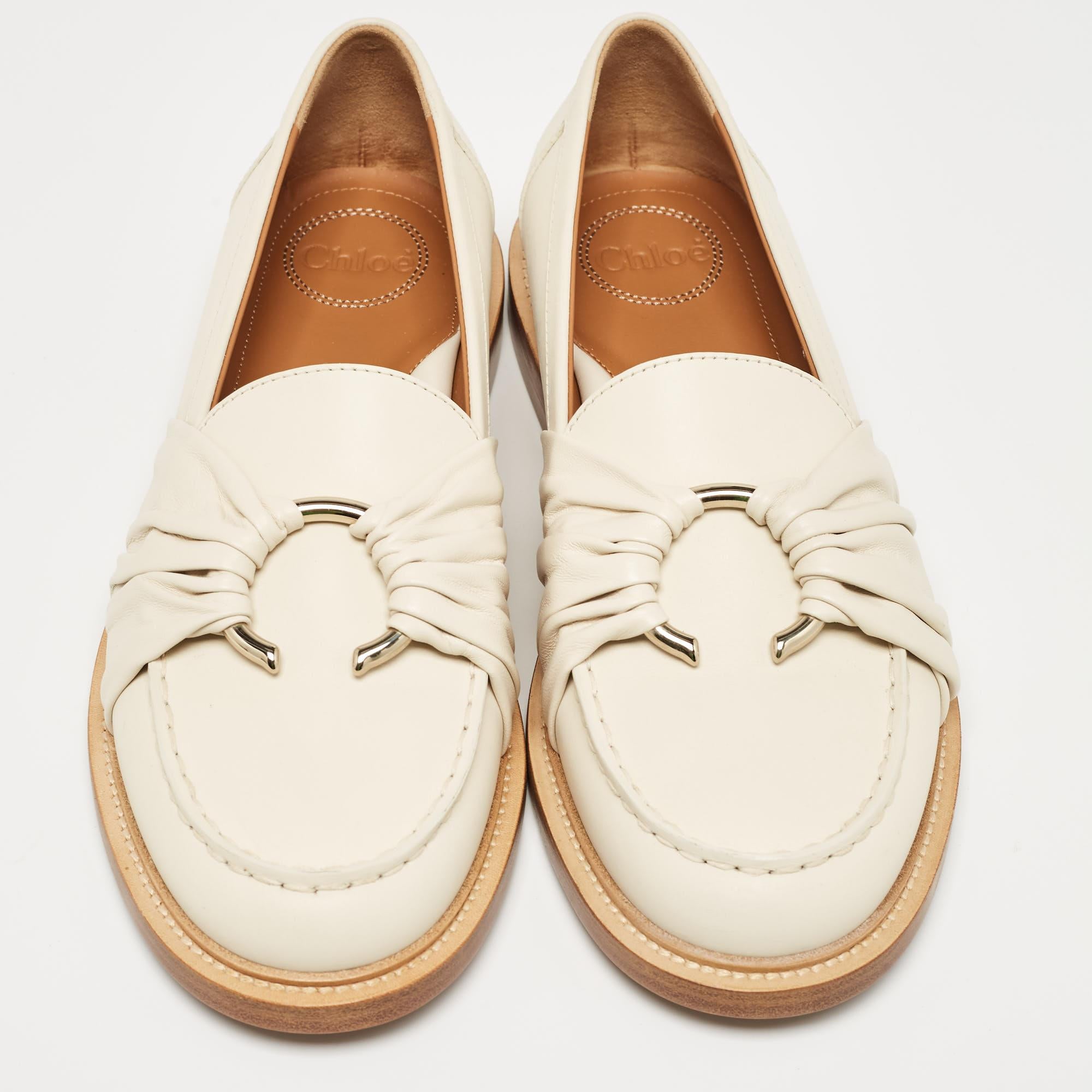 Chloe Cream Leather C Logo Loafers Size 40 For Sale 1