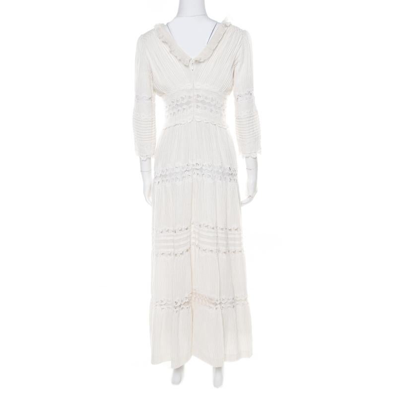 Feel and look elegant in this dress by Chloe. The cream linen dress brings a defined waistline, pintuck detailing and lace panels. A pair of flats or high heel sandals will look perfect with this creation.

