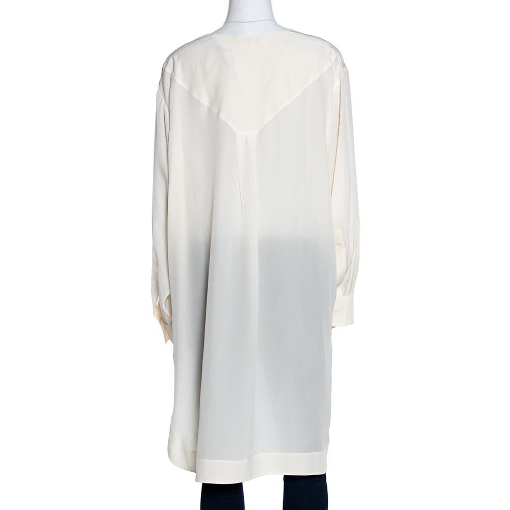 This elegant tunic from the house of Chloe is a wardrobe staple; it is tailored with silk in a comfortable silhouette featuring a low-high hem and long sleeves. Wear this tunic with metallic pants, boots and a hat for a statement-making look.

