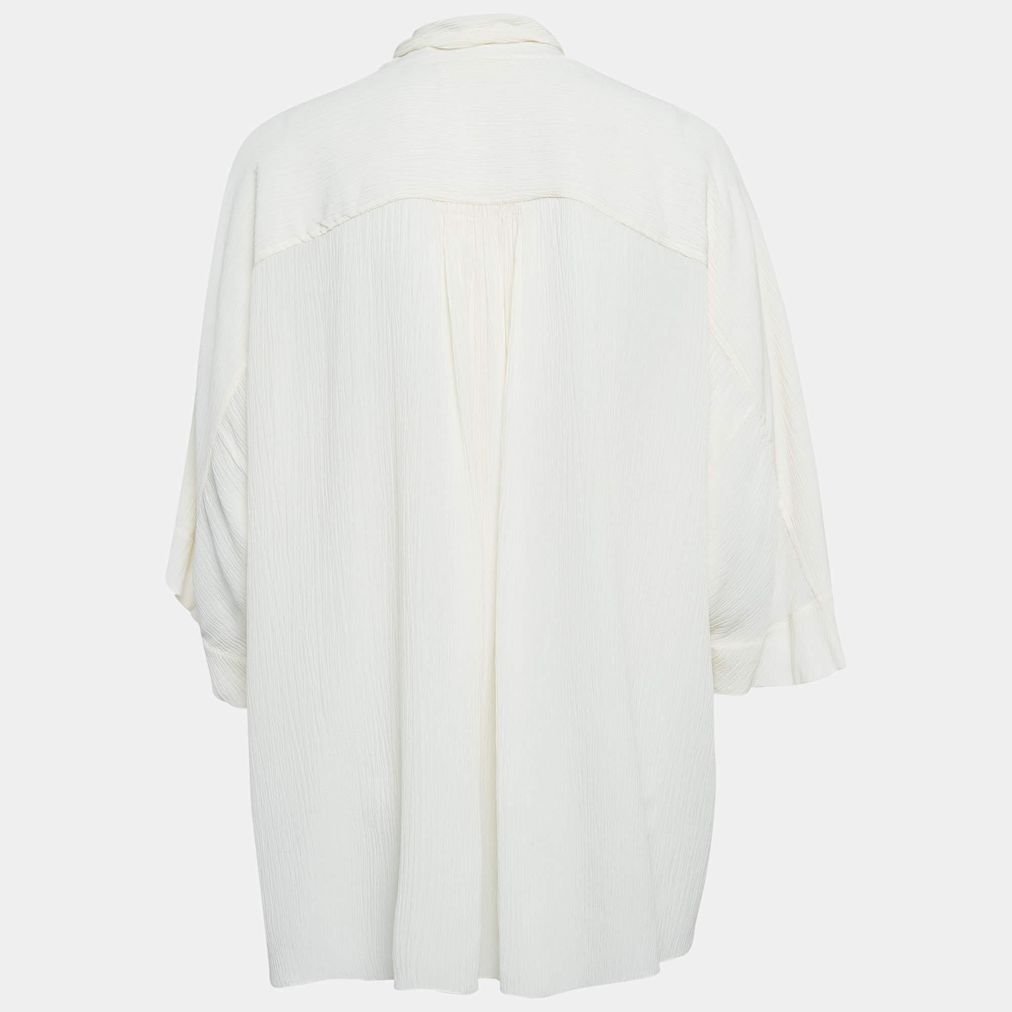 Careful tailoring quality materials and elegant cuts make this designer tunic a piece to cherish It comes in a classic design to be easy to style.