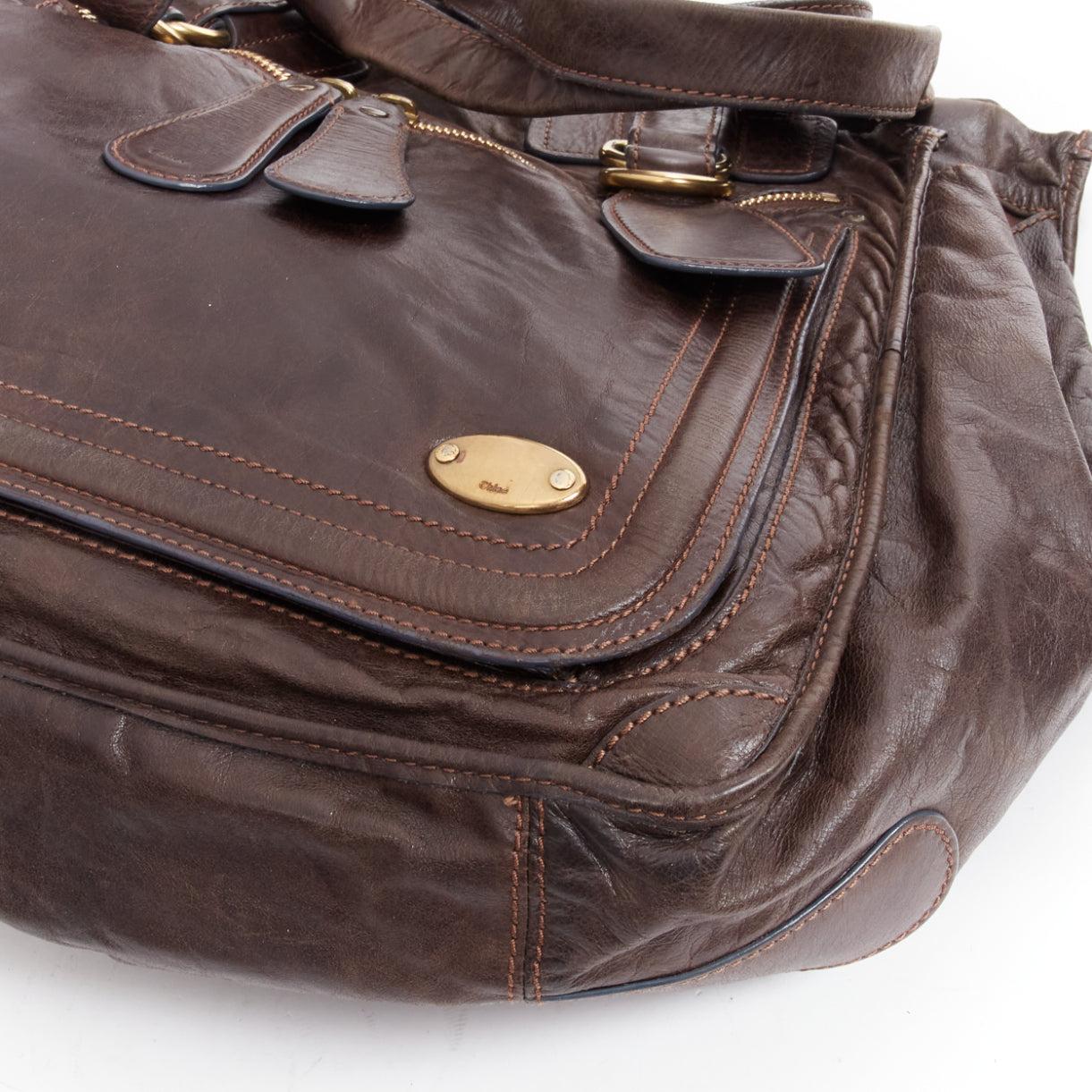 CHLOE Dunkelbraune Tasche aus weichem Leder mit übergroßem Reißverschluss und Pfeifenbesatz 2