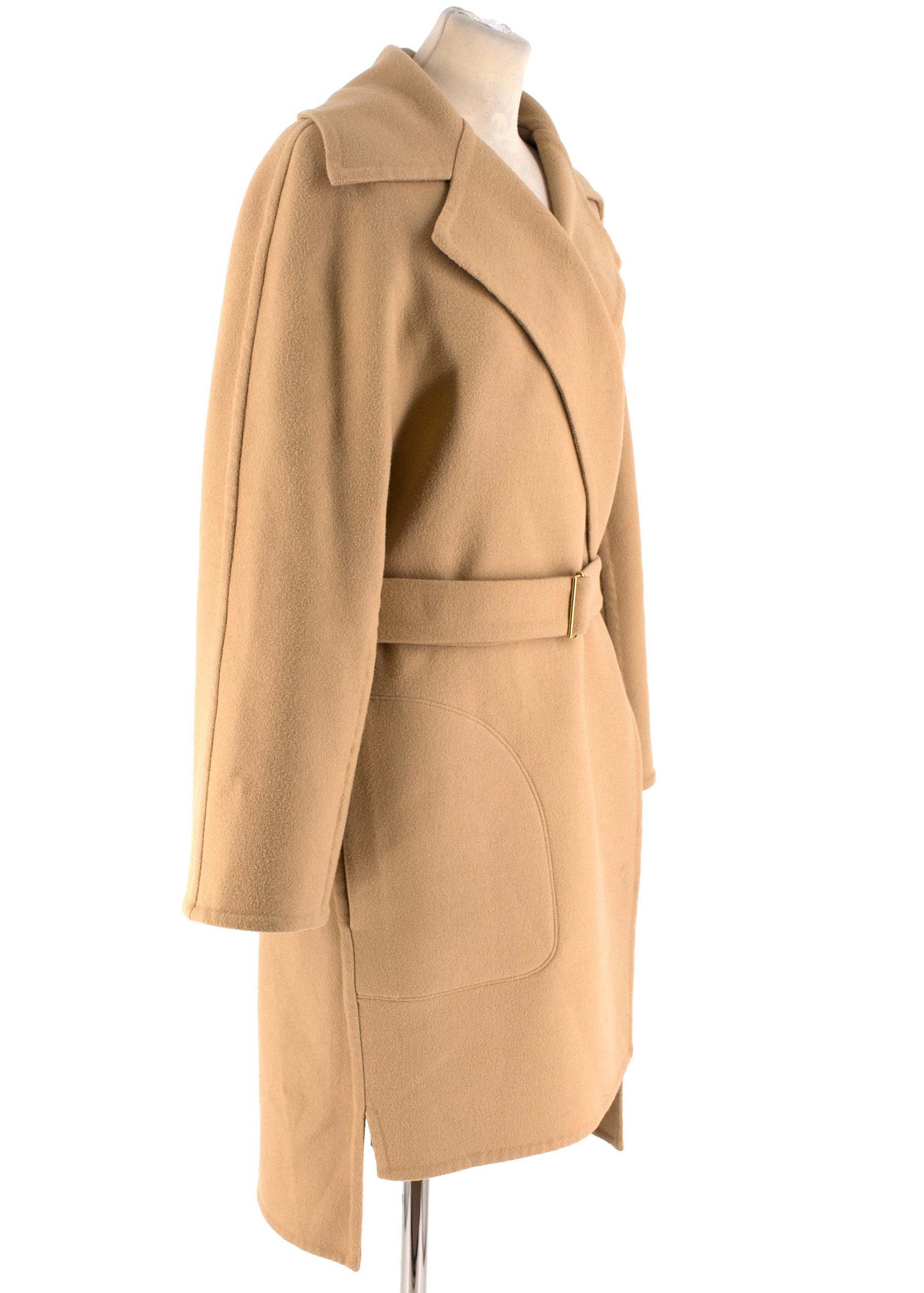 Chloe Double-Faced Wool Camel Coat

-Camel coat with belt
-Gold toned closure
-Two front pockets
-Large lapels
-Slit at the back
-Buckle embossed with Chloe

Please note, these items are pre-owned and may show signs of being stored even when unworn