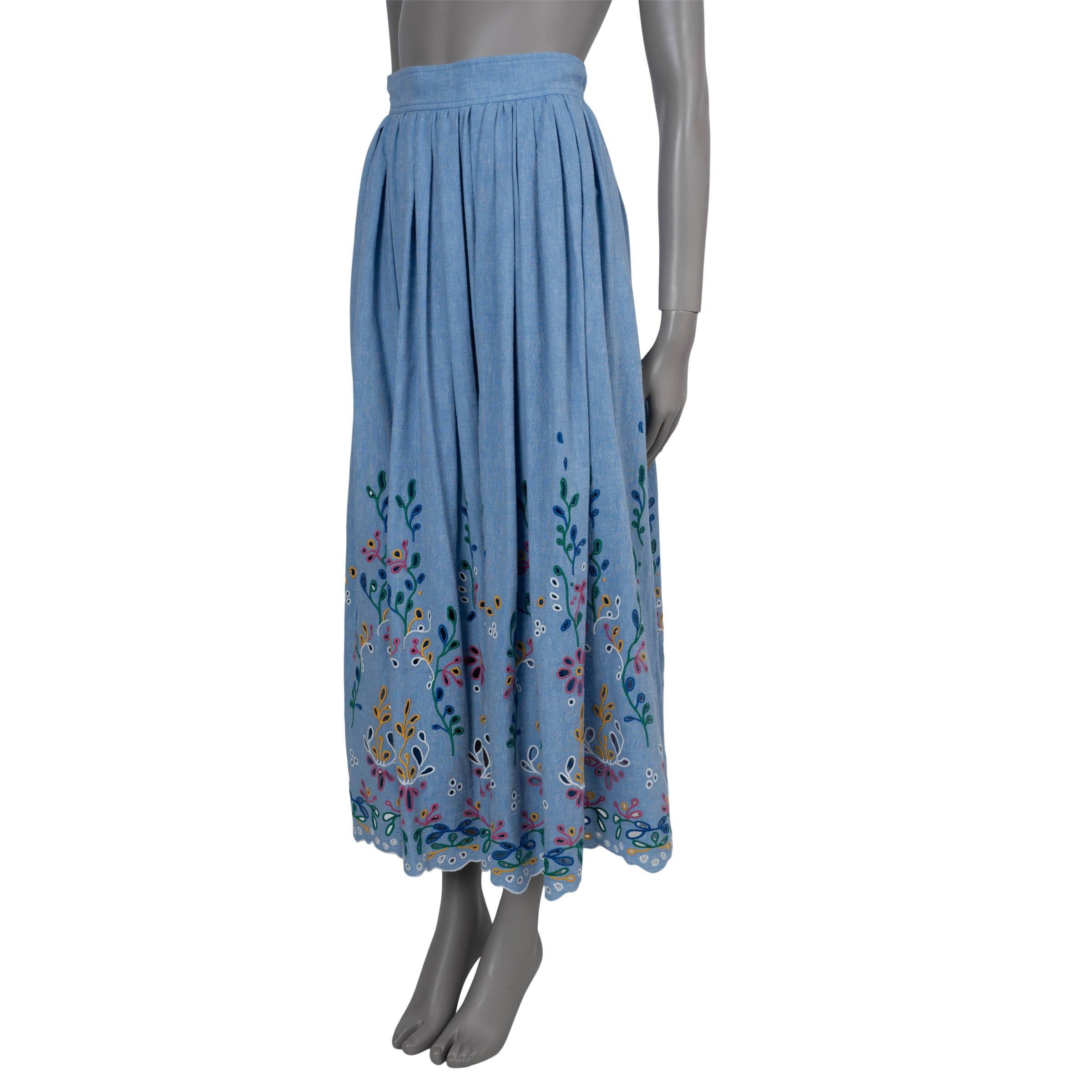 This 100% authentic Chloé skirt in Downy light blue chambray cotton (84%) and linen (14%) captures the house’s signature romantic aesthetic. Please note the content and size tag are missing. Designed with a flared, midi-length silhouette, it is