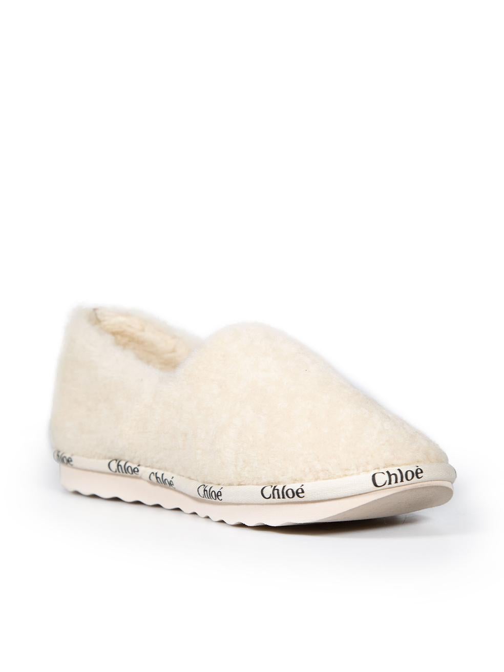 CONDITION is Very good. Hardly any visible wear to slippers is evident on this used Chloé designer resale item. These slippers come with original box.
 
 
 
 Details
 
 
 Ecru
 
 Shearling
 
 Slippers
 
 Round toe
 
 Logo trim detail
 
 
 
 
 
 Made
