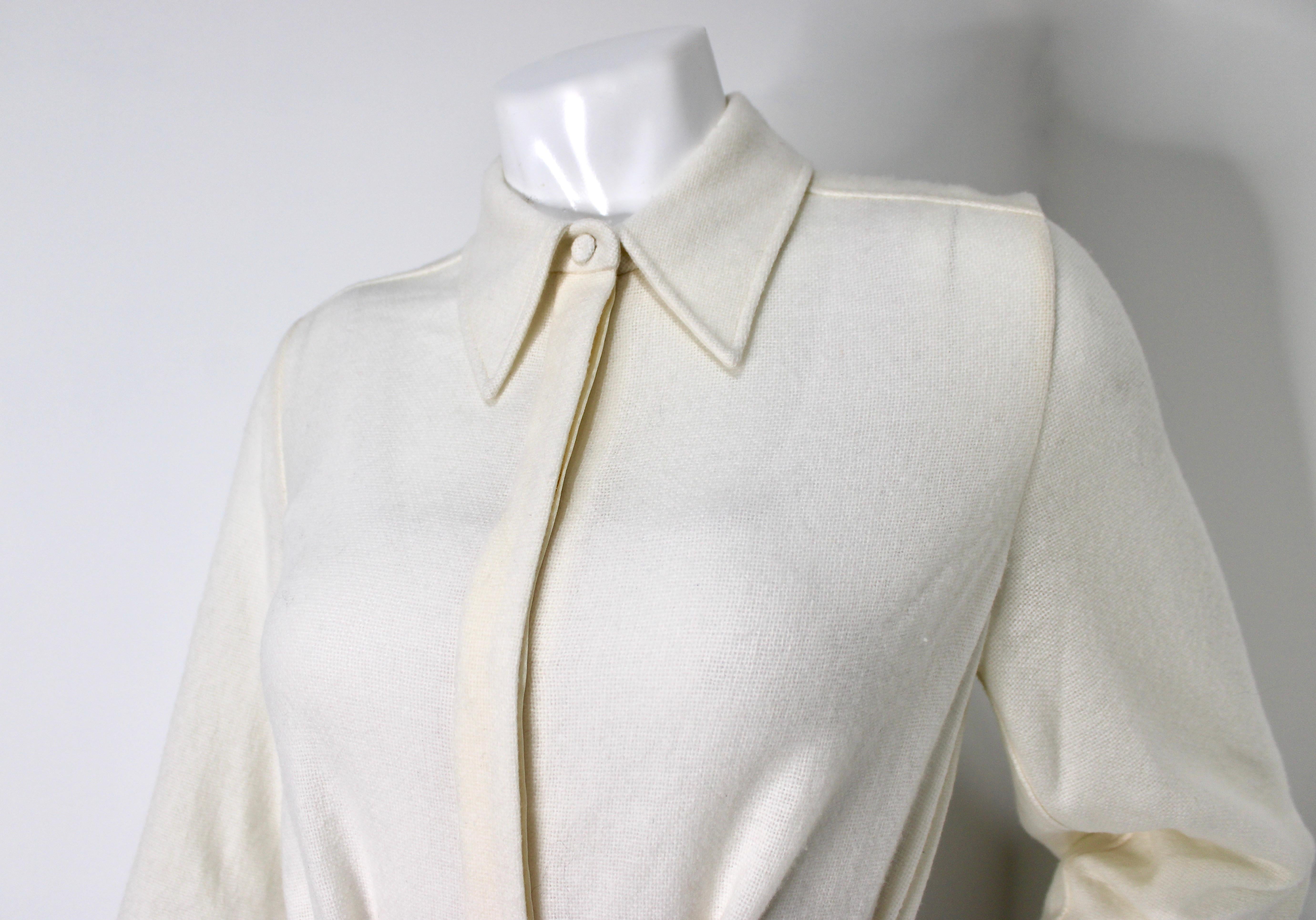 Chloe Eden Weißes Kleid aus Kaschmir und Wolle mit Knopfleiste um 2023 (Grau) im Angebot