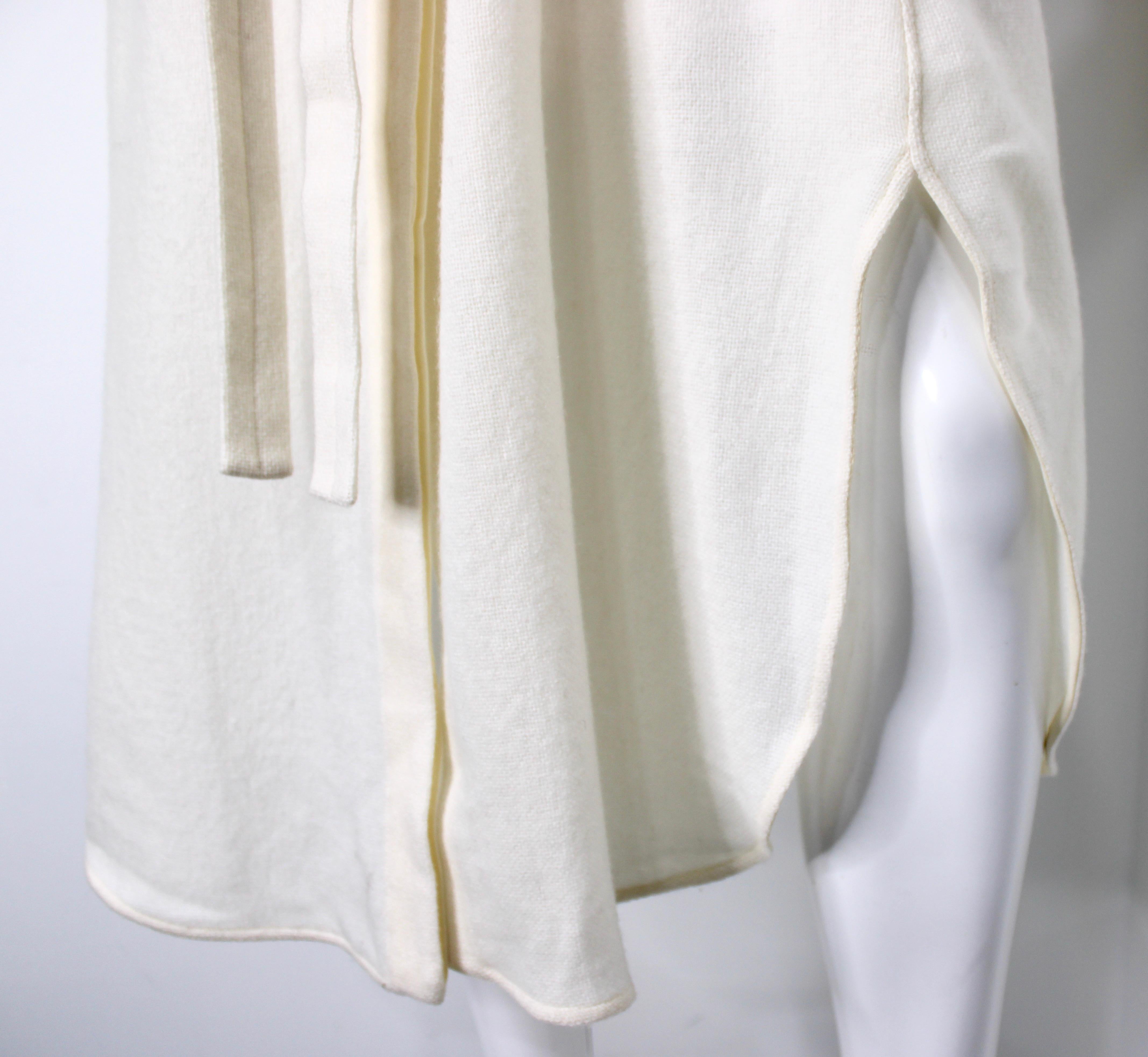 Chloe Eden Weißes Kleid aus Kaschmir und Wolle mit Knopfleiste um 2023 im Angebot 1