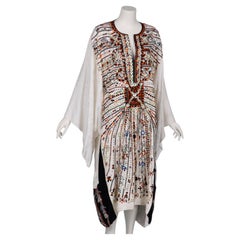 Robe caftan brodée Chloé automne 2016 Look 15 - Défilé Clare Waight Keller