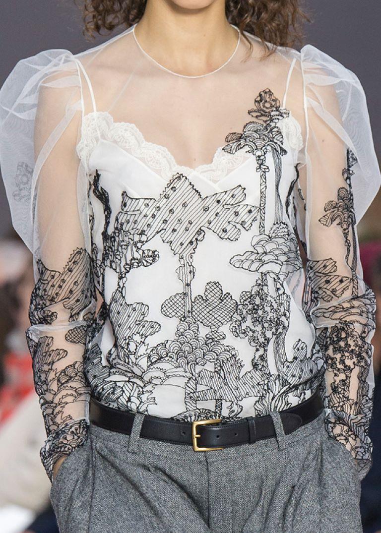 Chloe Fall 2017 RTW runway Dreamscape Embroidered Top Clare Waight Keller In Good Condition For Sale In Алматинский Почтамт, KZ