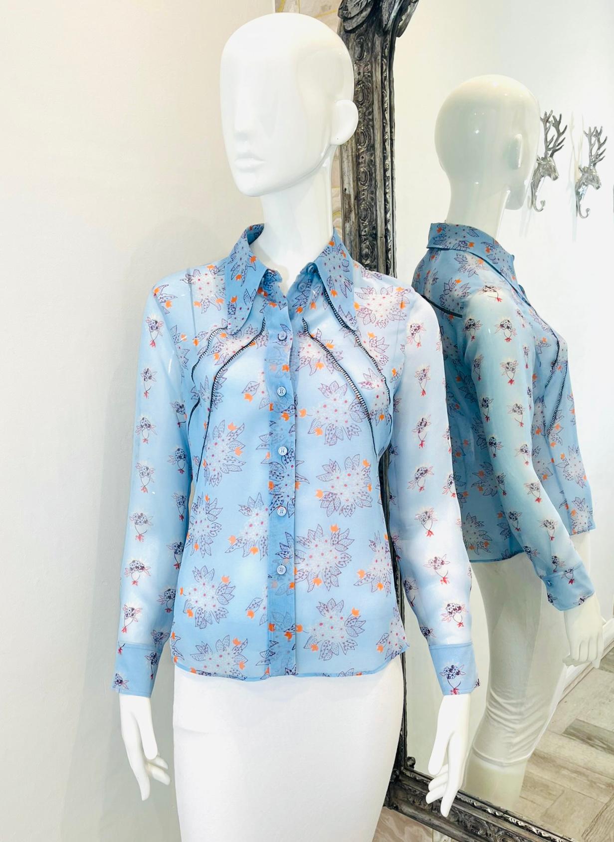 Chloe Floral Silk Shirt

Blue semi-sheer shirt designed with floral graphic prints. 

Detailed with subtle ladder cut-out accents. 

Featuring button centre closure and long sleeves. Rrp £795 

Size – 36FR

Condition – Excellent

Composition – 100%