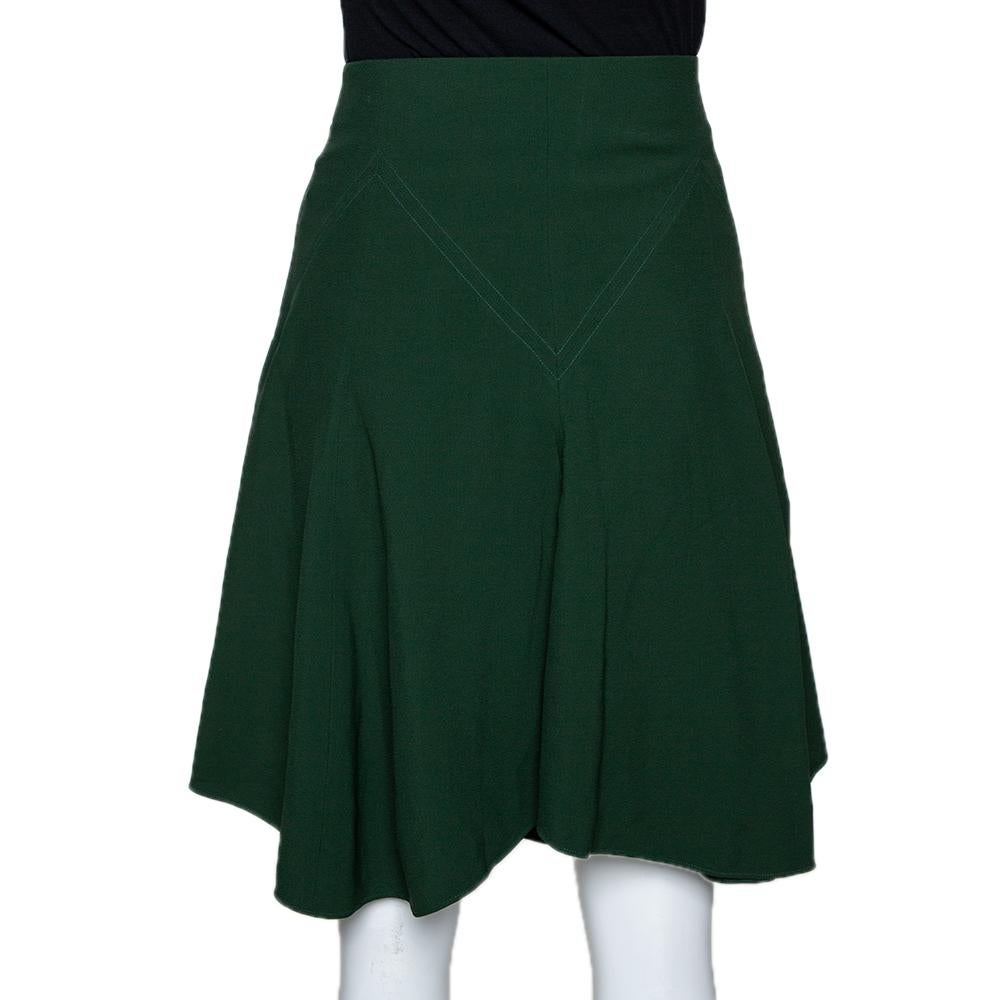 Incorporate a touch of uniqueness to your look by wearing this skirt from Chloe. Revamp your wardrobe when you pair this trendy green skirt with different types of tops.

