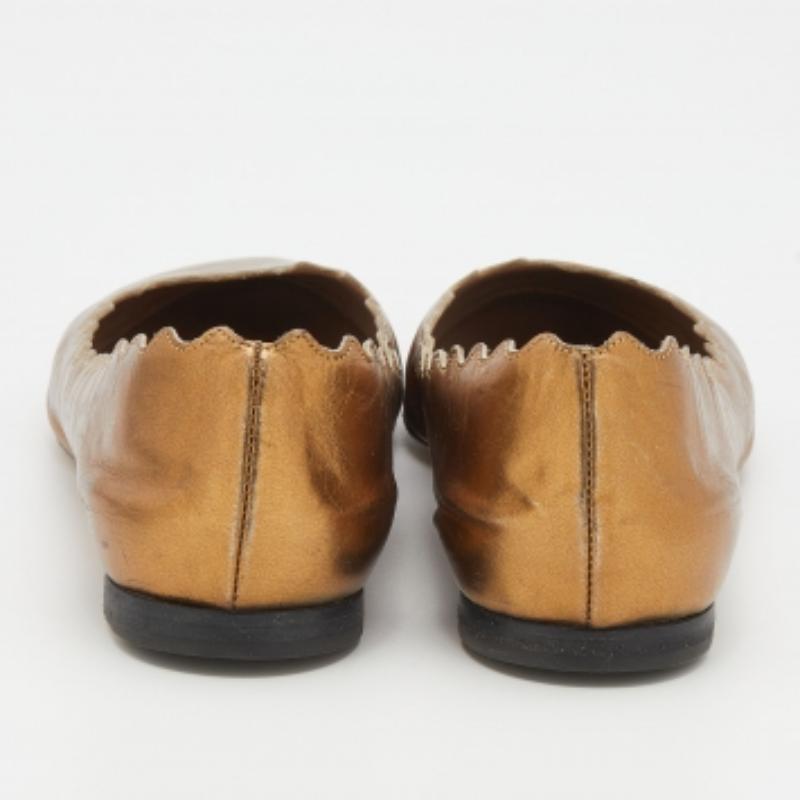 Chloe Cuero Dorado Lauren Festoneado Bailarinas Talla 36.5 en venta 1
