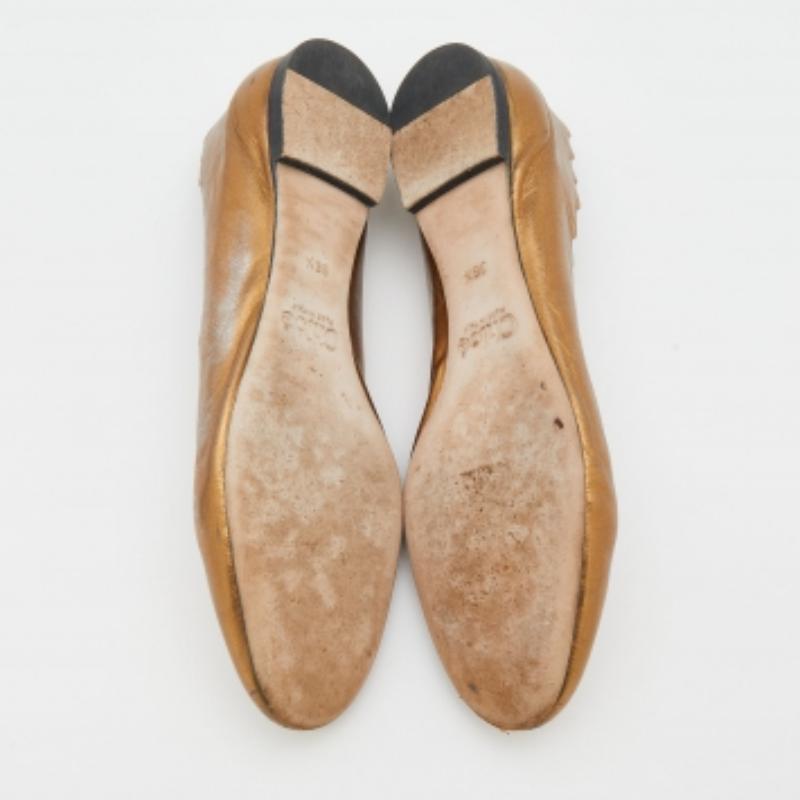 Chloe Cuero Dorado Lauren Festoneado Bailarinas Talla 36.5 en venta 2