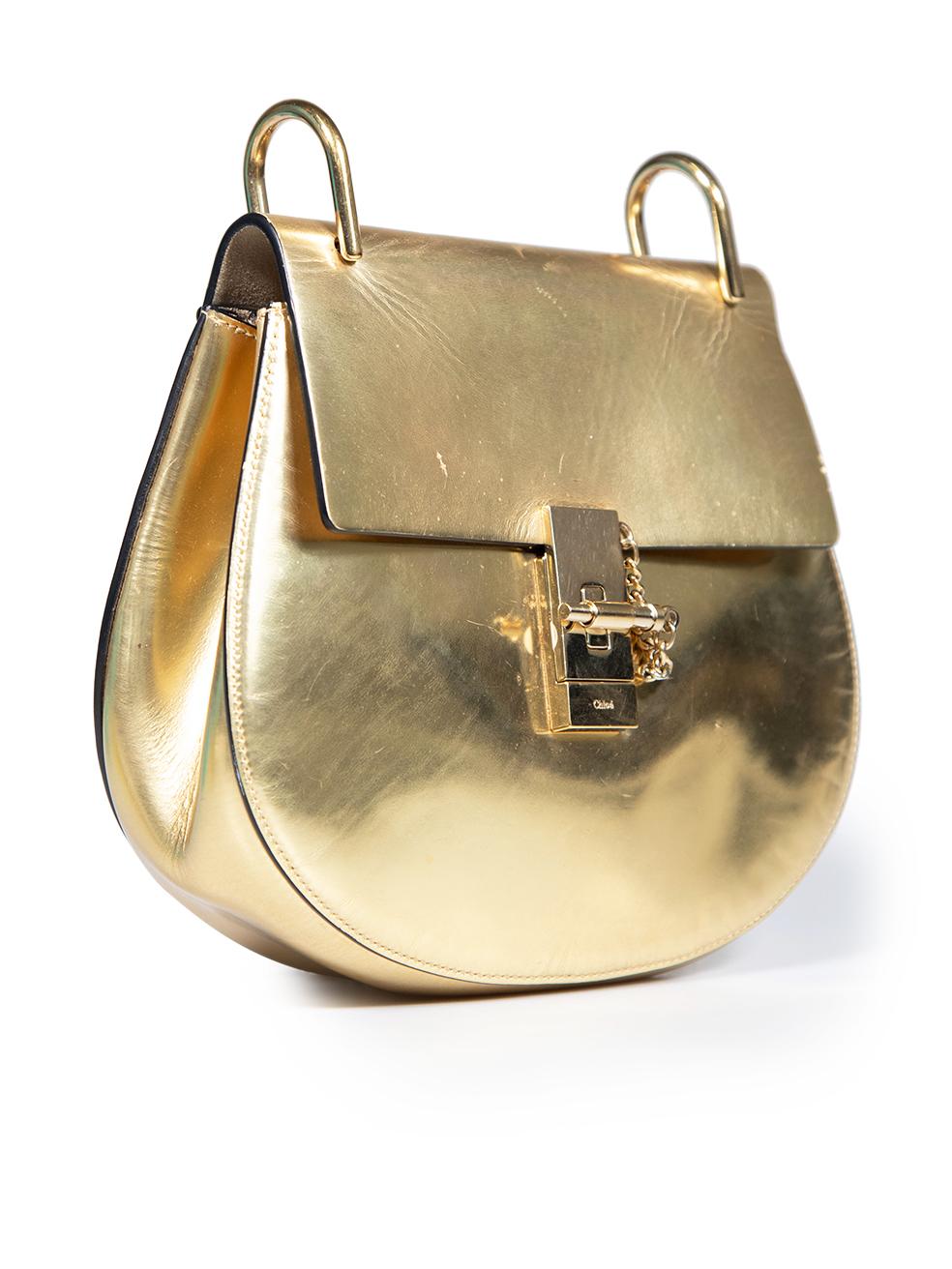 CONDITION is Very good. Minimal wear to bag is evident. Minimal wear to the external leather with scratches on the flap, water marks and creasing on the bottom seam. There is discolouration where the metal hardware is attached to the leather and
