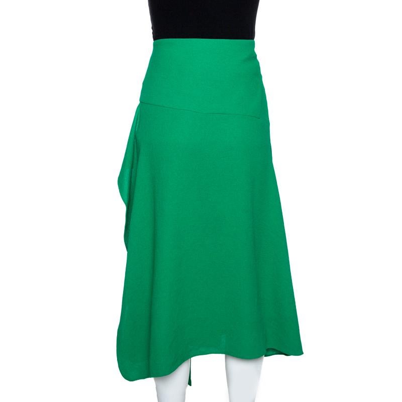 Chloé brings you this skirt that is well-made and high in style. It comes made into a lovely shape with an asymmetric drape that beautifully falls down past the knees. You can wear it with a structured top and a pair of elegant sandals.

