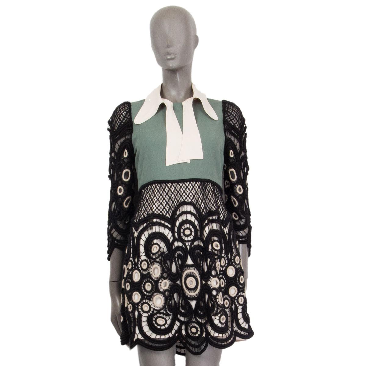 Noir CHLOE - Mini robe à manches 3/4 en dentelle de couleur verte et noire COLOR BLOCK 34 XXS en vente