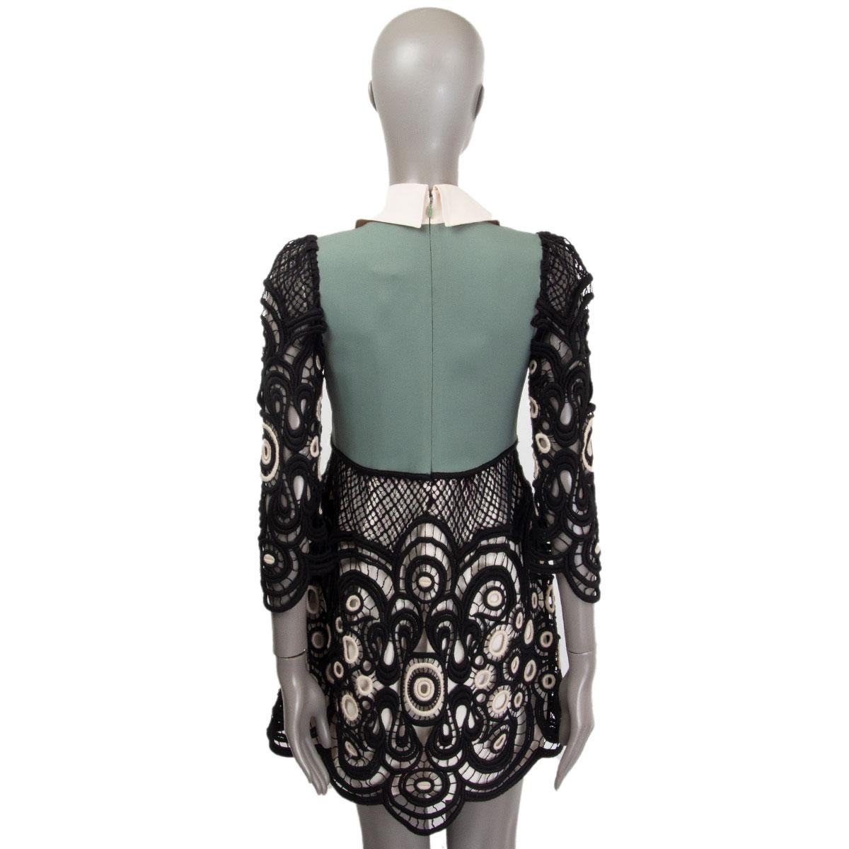 CHLOE - Mini robe à manches 3/4 en dentelle de couleur verte et noire COLOR BLOCK 34 XXS en vente 1