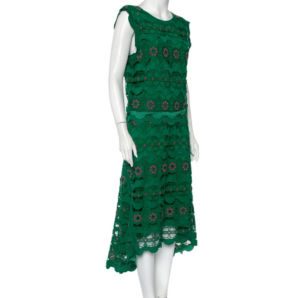 This Chloé dress brings elegant details and a chic silhouette. With an overlay of guipure lace, asymmetric hemline, and green lining to match the lace, this dress is a winner with high-heel pumps, sandals, and flats as well. It is made from the