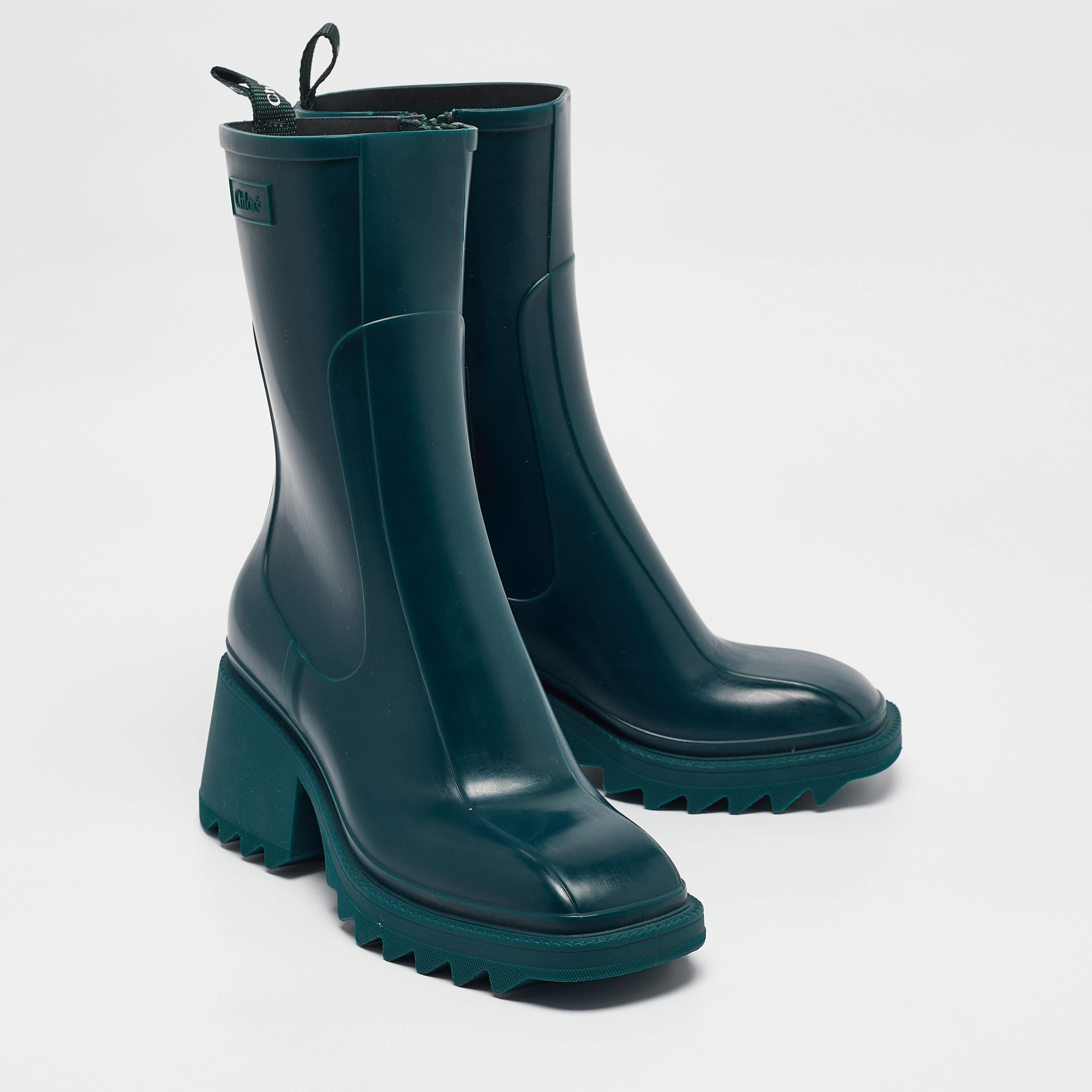 Chloe Green Rubber Betty Rain Boots Size 41 In New Condition For Sale In Dubai, Al Qouz 2