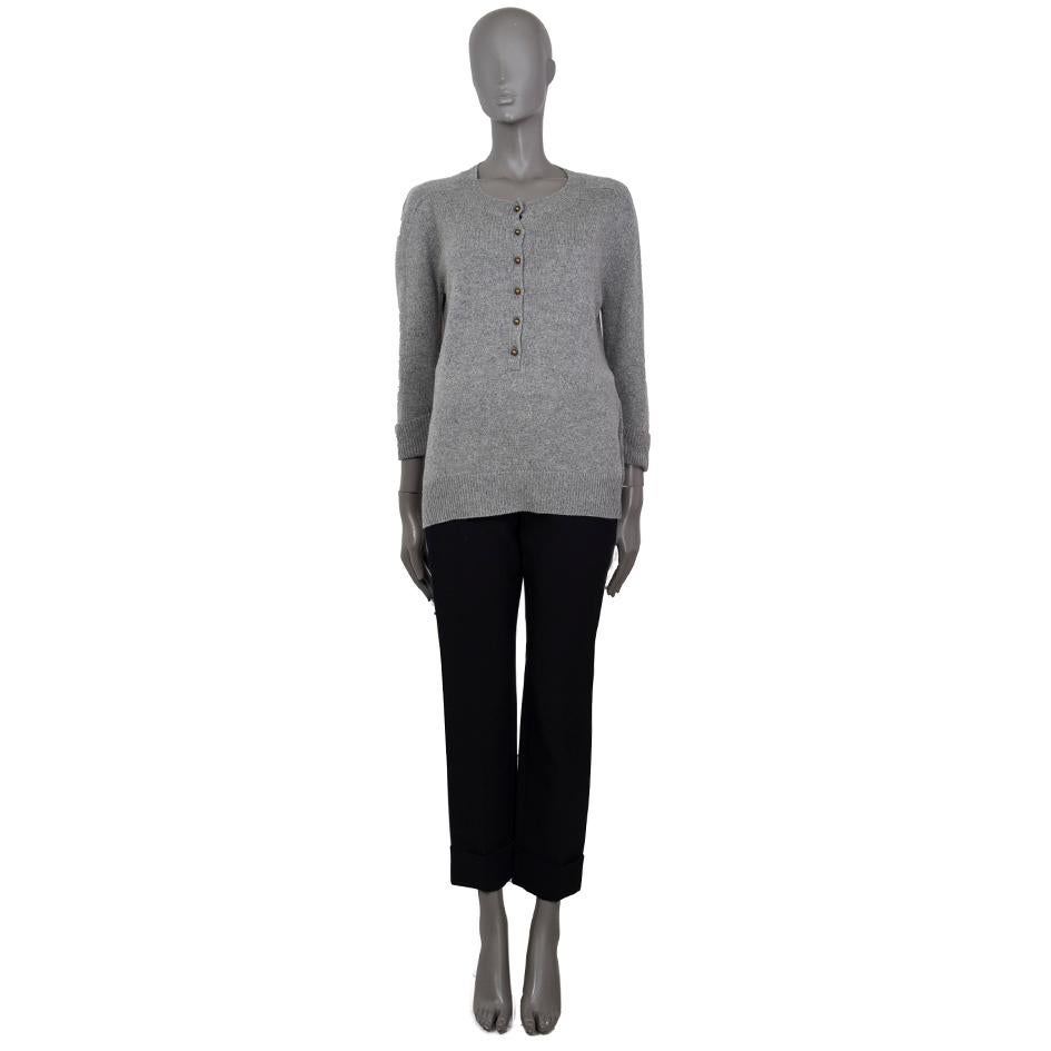 100% authentic Chloé sweater in grey cashmere (100%) with a round-neck and folded 3/4-sleeves. Closes with gold-tone buttons on the front. Unlined. Has been worn and is in excellent condition.

Measurements
Tag Size	XS
Size	XS
Shoulder Width	39cm