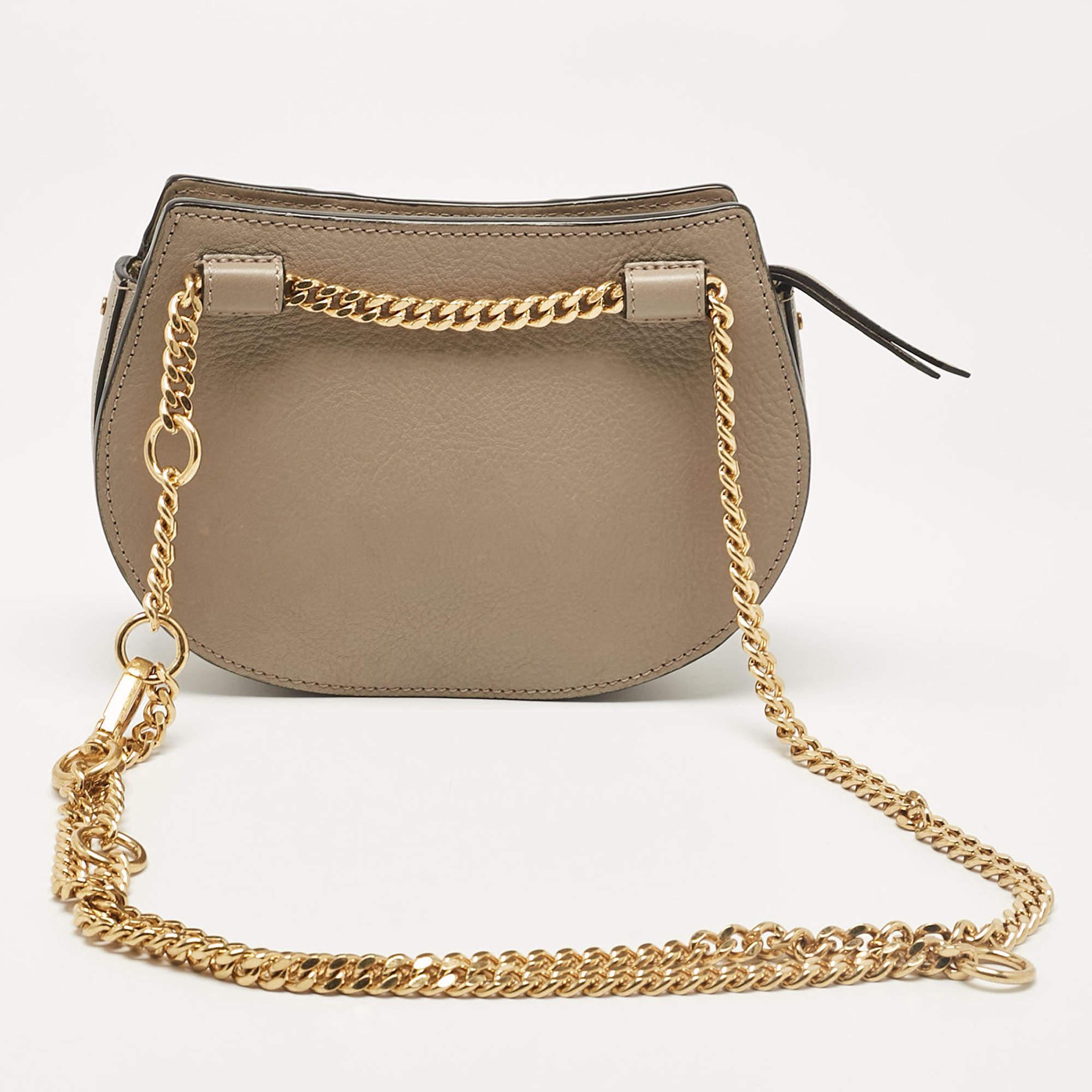 Sac à ceinture Mini Pixie Signature en cuir et daim gris de Chloe Bon état - En vente à Dubai, Al Qouz 2