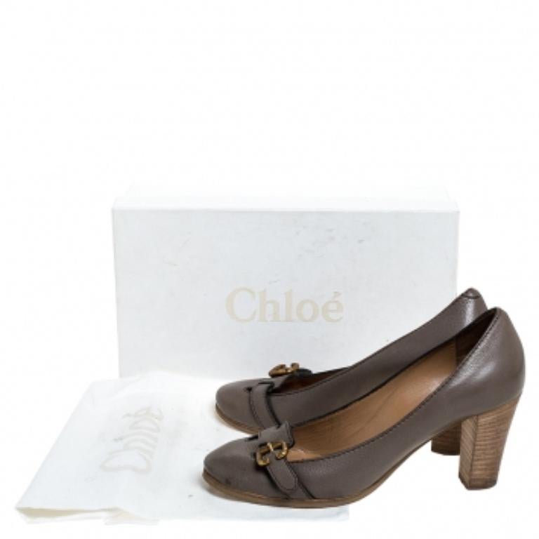 Bombas de tacón bloque con detalle de hebilla de piel gris de Chloe Talla 37 Gris en venta
