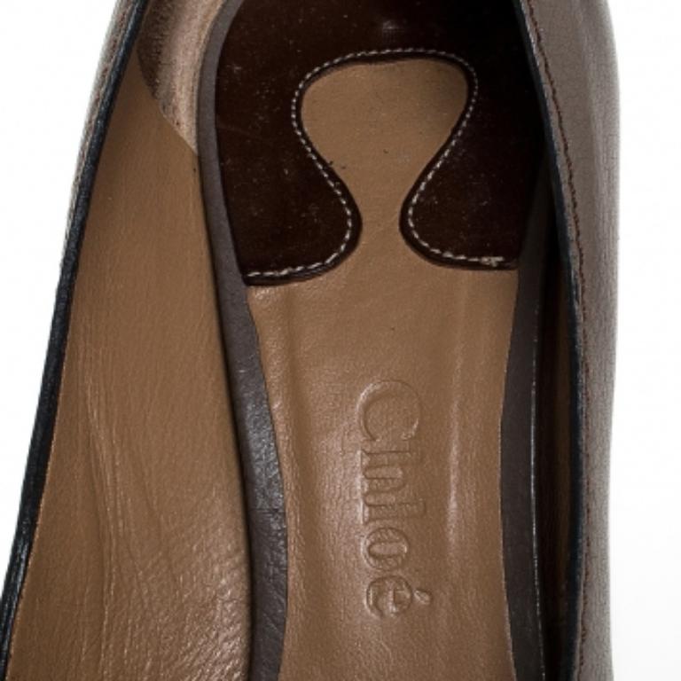 Bombas de tacón bloque con detalle de hebilla de piel gris de Chloe Talla 37 en venta 2
