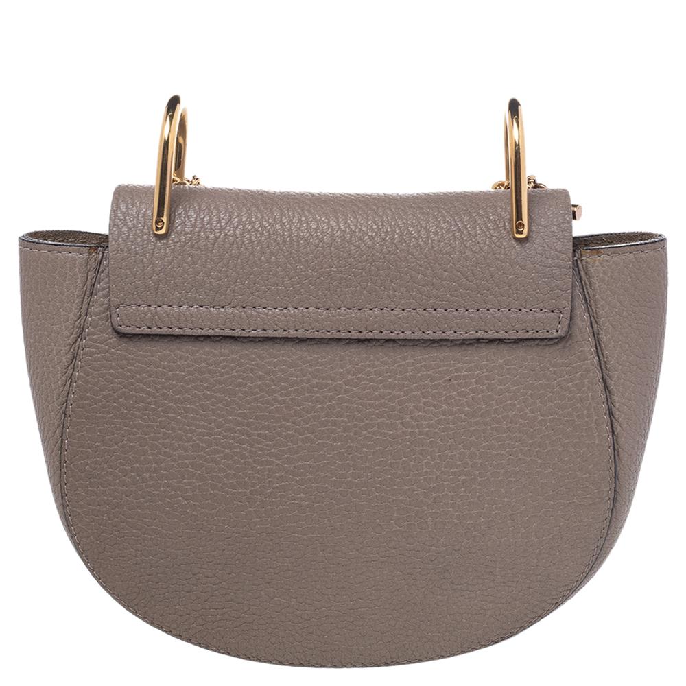 One of the most popular bags in the luxury world, Chloe's Drew bag was part of the label's Fall/Winter 2014 collection. It carries a distinct shape and minimal style detailing. This shoulder bag comes meticulously crafted using grey leather and is