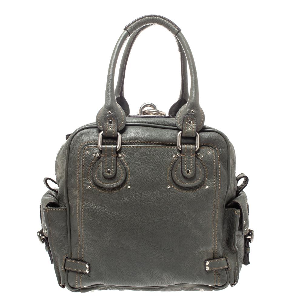 This Chloe Paddington satchel is built to assist your impeccable style on all days. Silver-tone hardware with a chunky lock on the top easily highlights the design. The grey leather exterior is textured and the fabric interior is sized to house your