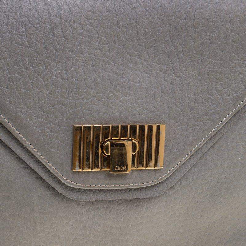 Chloe Grey Pebbled Leather Medium Sally Flap Shoulder Bag In Good Condition For Sale In Dubai, Al Qouz 2