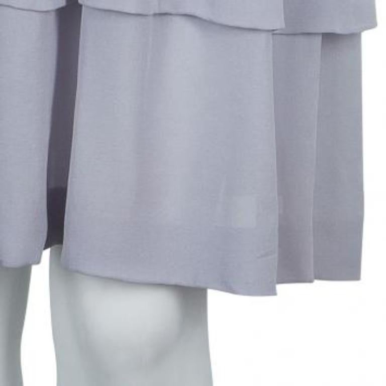 Chloe Grey Silk One Shoulder Tiered Dress S en venta 5