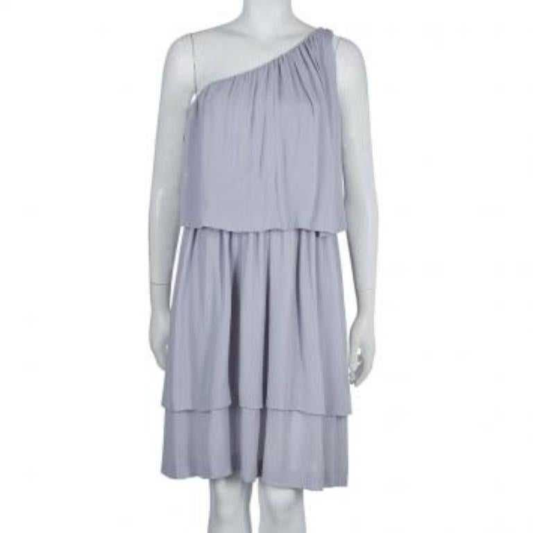 Chloe Grey Silk One Shoulder Tiered Dress S en Bueno estado para la venta en Dubai, Al Qouz 2