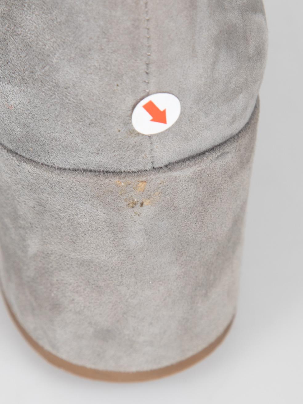 Chloé - Escarpins Lauren en daim gris festonnés Taille IT 40 en vente 5