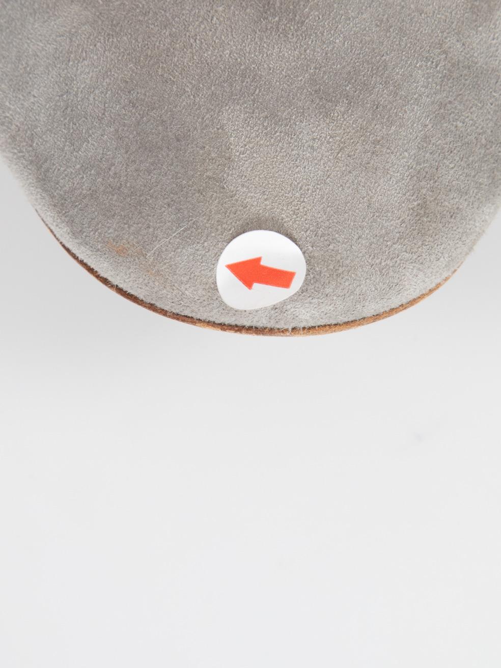 Chloé - Escarpins Lauren en daim gris festonnés Taille IT 40 en vente 2