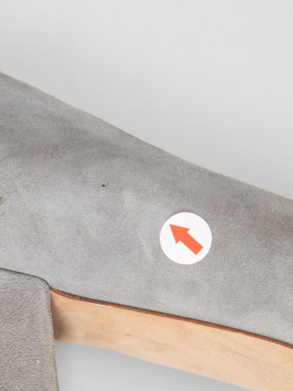 Chloé - Escarpins Lauren en daim gris festonnés Taille IT 40 en vente 3