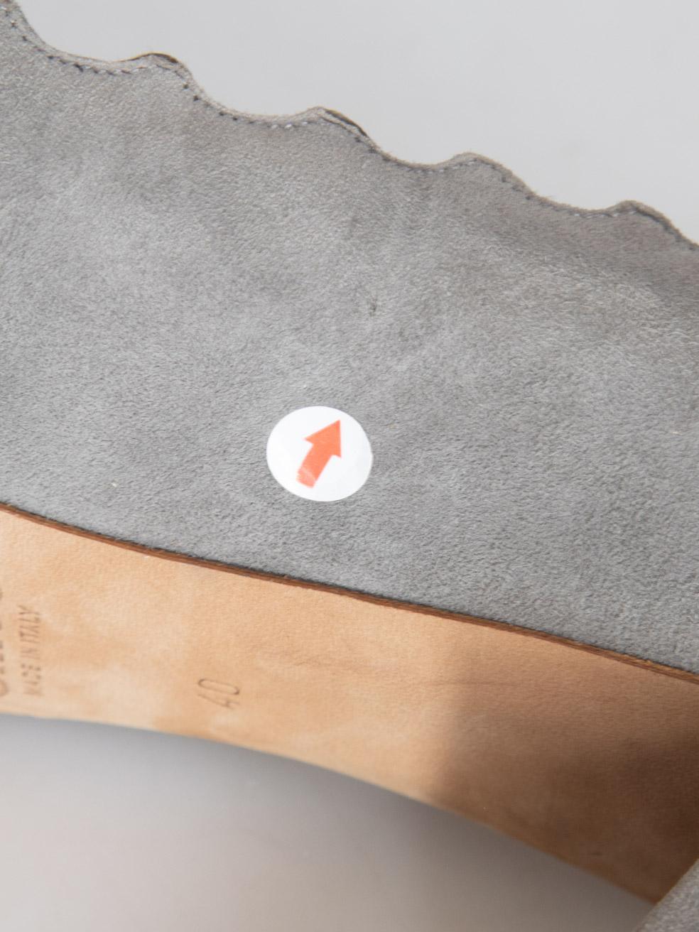 Chloé - Escarpins Lauren en daim gris festonnés Taille IT 40 en vente 4