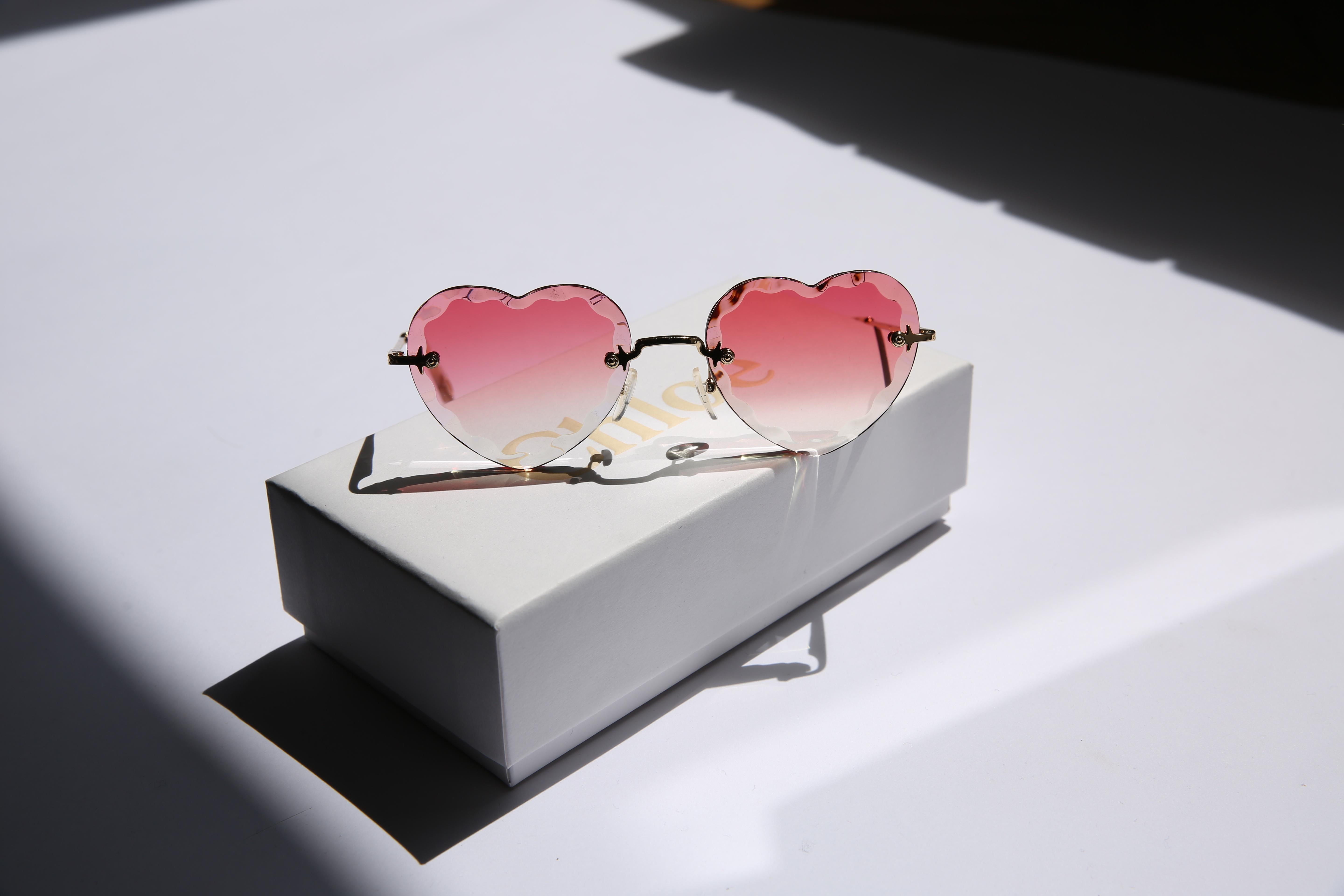 Pink Chloe heart shape Rosie pink gradient lens gold oversized sunglasses NIB