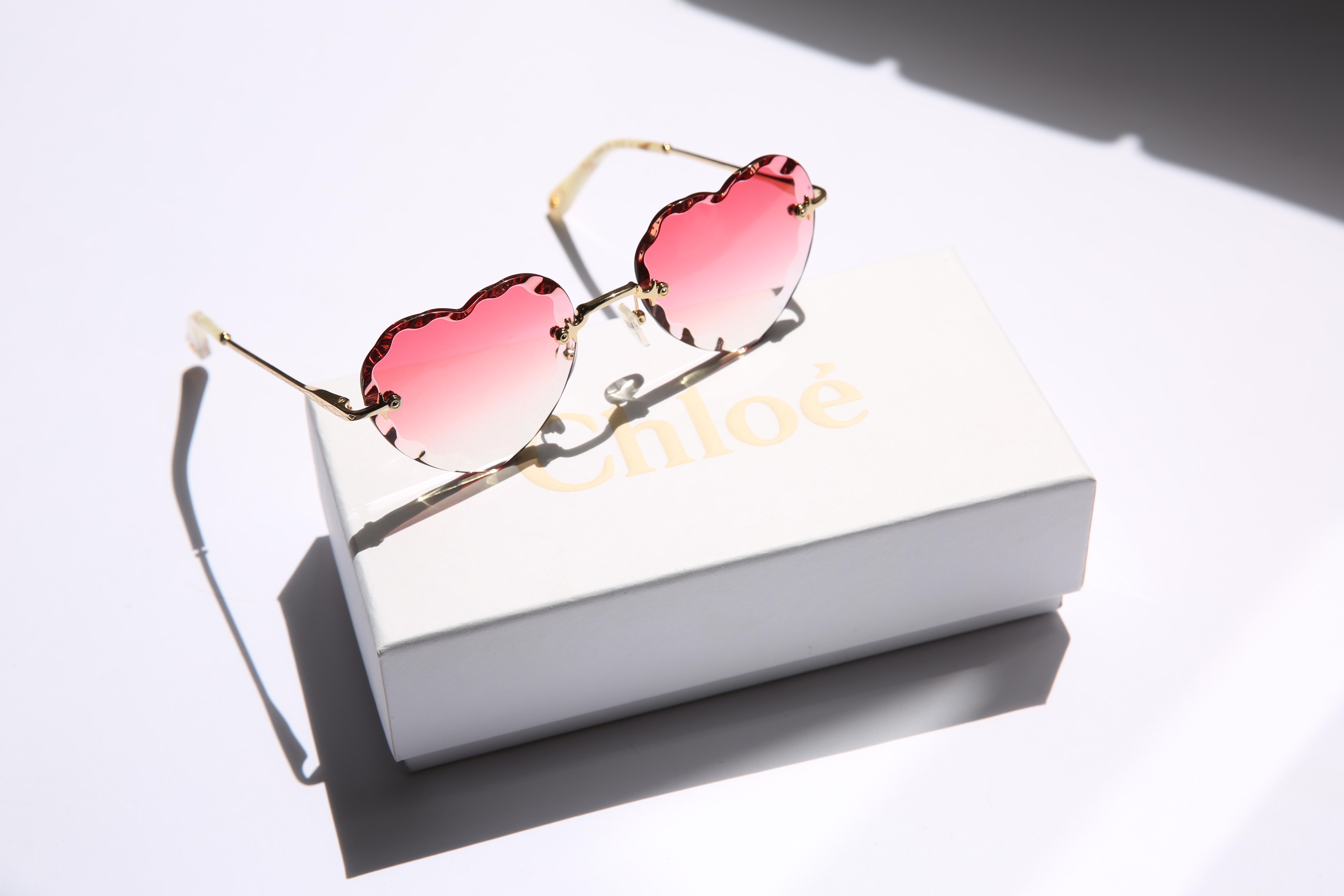 Chloe heart shape Rosie pink gradient lens gold oversized sunglasses NIB In New Condition In Paris, FR