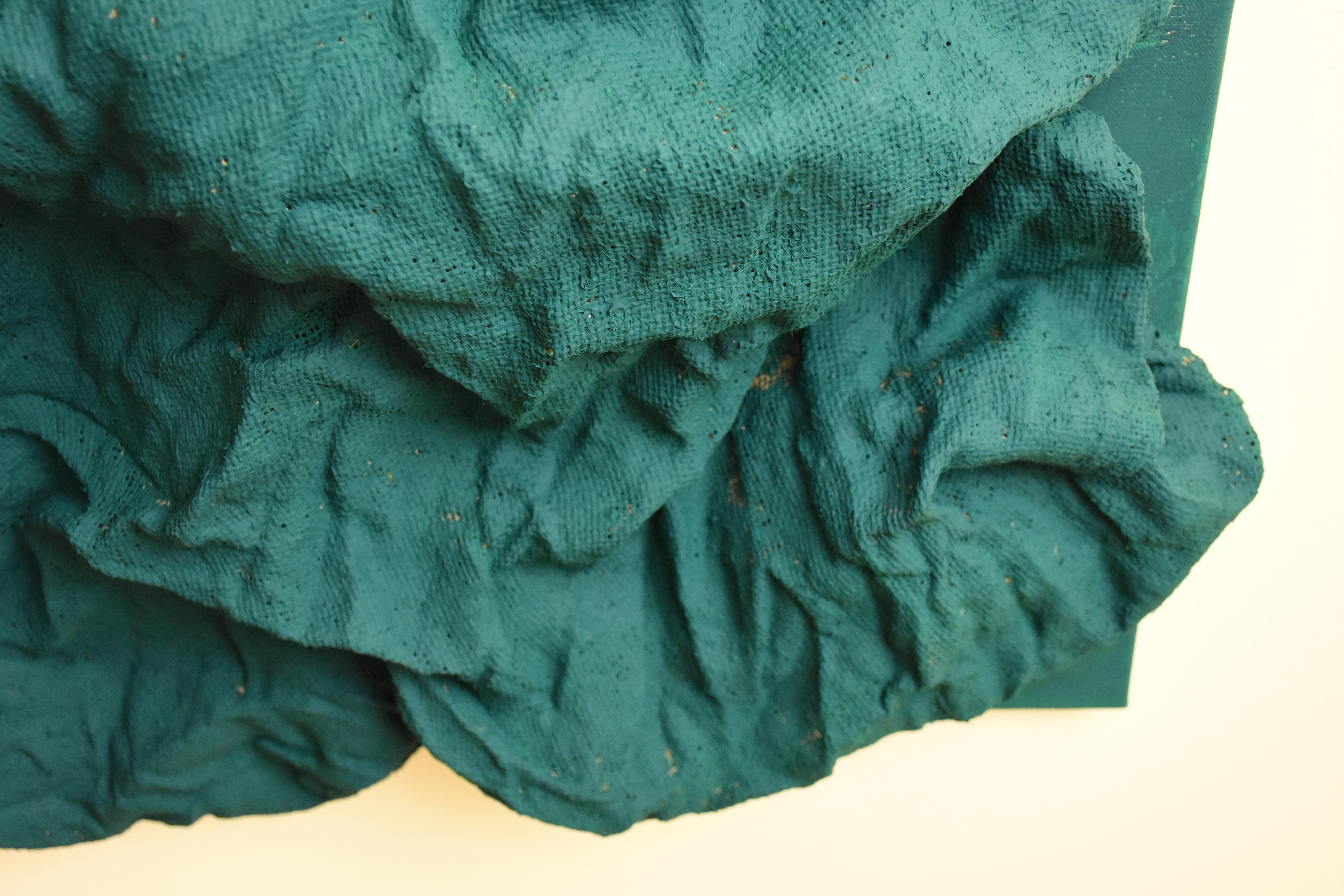 Emerald Green Folds (hardened fabric, wall green art, contemporary art design) - Abstract Sculpture by Chloe Hedden