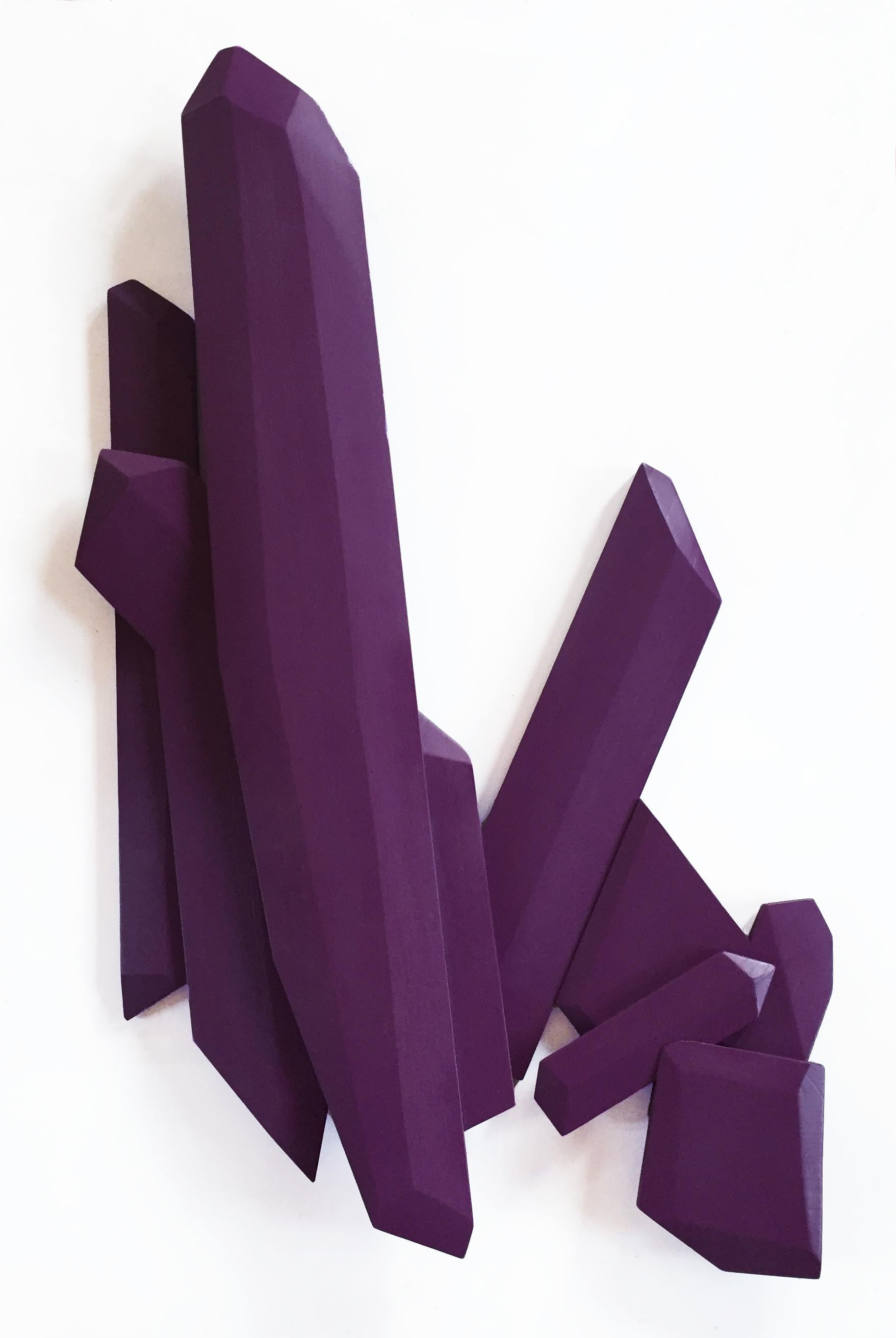 „Ultra Violette Kristalle“ Wandskulptur Metallic, monochrom, Mitte des Jahrhunderts, lila